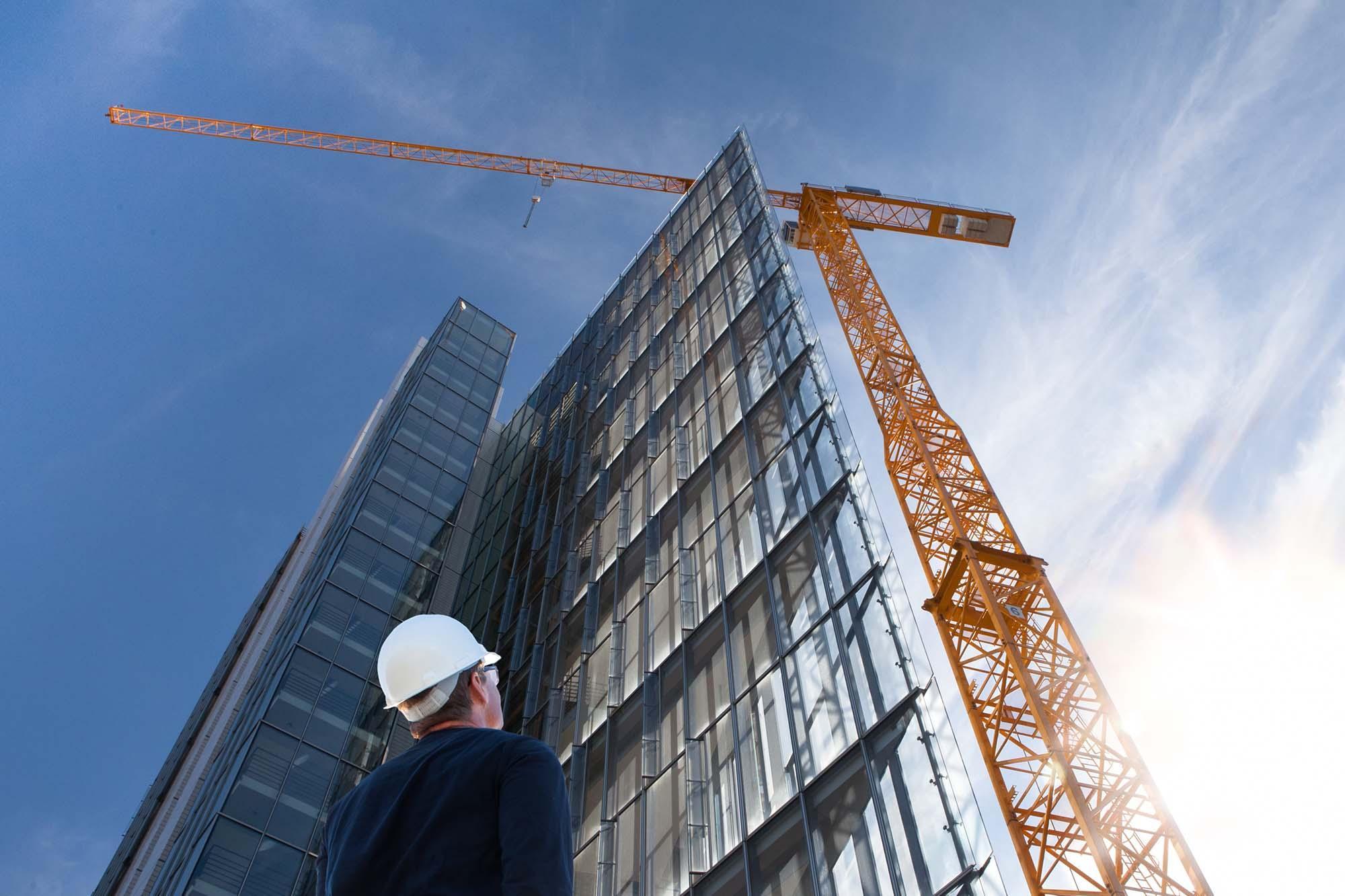 Above all, supervision means managing the risks inherent to construction activities.